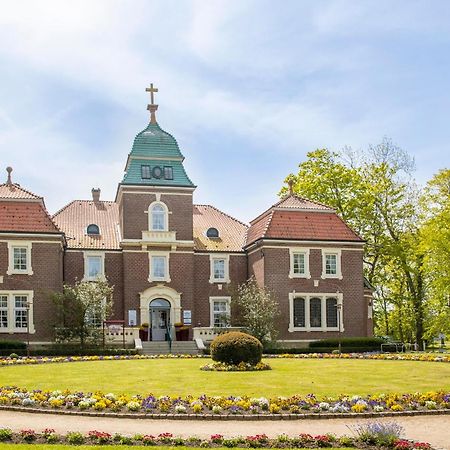 Plattbodenschiff Pandion Otel Neuharlingersiel Dış mekan fotoğraf
