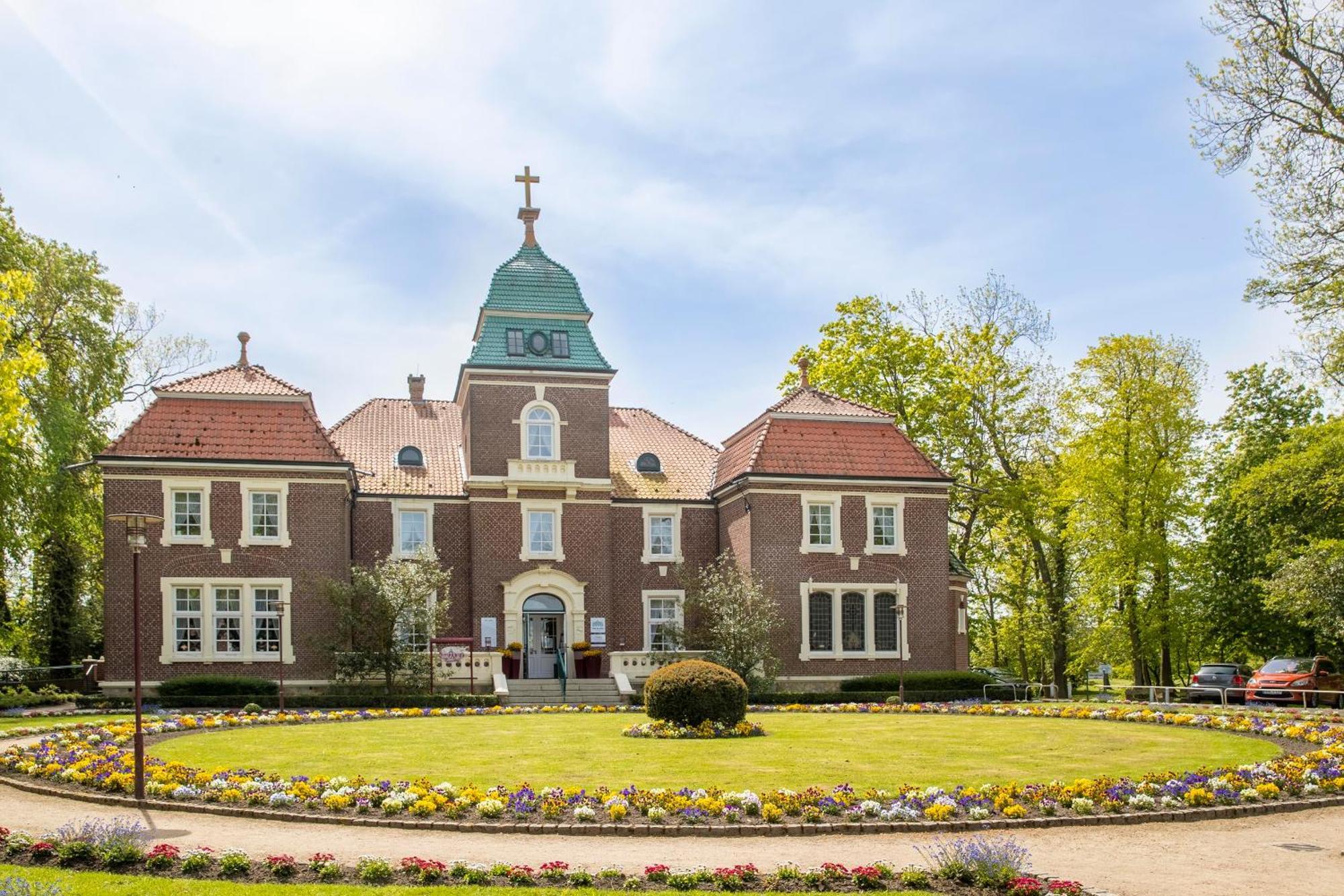 Plattbodenschiff Pandion Otel Neuharlingersiel Dış mekan fotoğraf